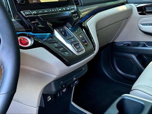 Certified 2024 Honda Odyssey Elite image 18