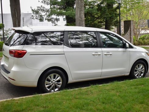Used 2018 Kia Sedona L FWD image 8
