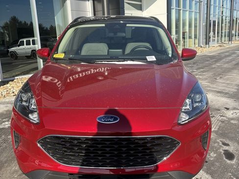 Used 2020 Ford Escape SE image 2