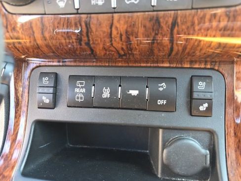 Used 2014 Chevrolet Traverse LTZ image 10