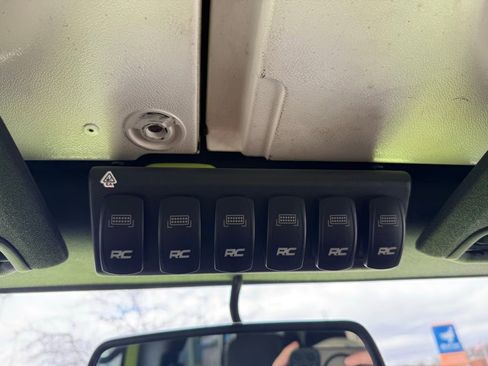 Used 2016 Jeep Wrangler Unlimited Rubicon w/ Connectivity Group AWD/4WD image 15