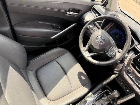 Used 2022 Toyota Corolla Cross XLE w/ Convenience Package AWD/4WD image 31