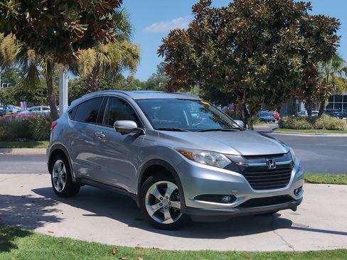 Used 2017 Honda HR-V EX-L image 2