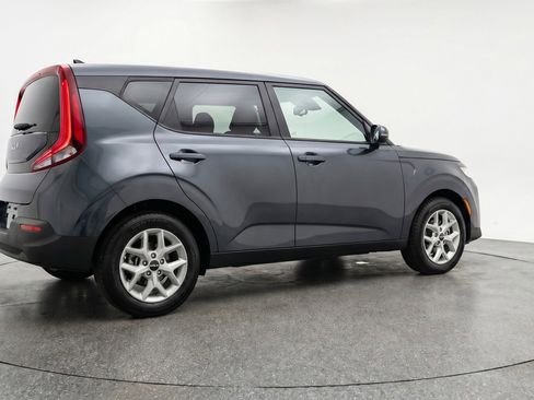 Used 2025 Kia Soul LX w/ LX Technology Package image 9