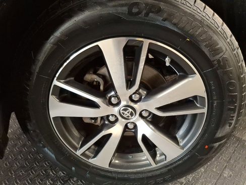 Used 2017 Toyota RAV4 XLE image 3