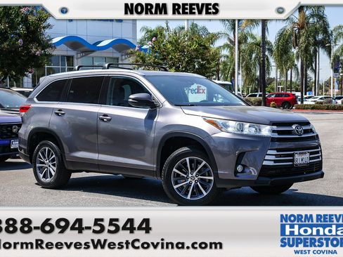 Used 2019 Toyota Highlander XLE image 1