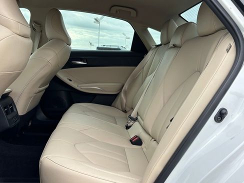 Used 2021 Toyota Avalon XLE image 8