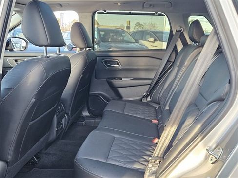 Used 2025 Nissan Rogue Platinum w/ Tech Package image 6