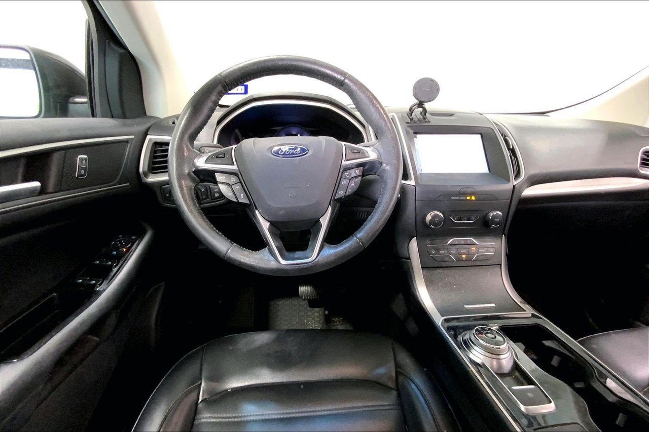 Used 2019 Ford Edge SEL w/ Equipment Group 201A FWD image 14