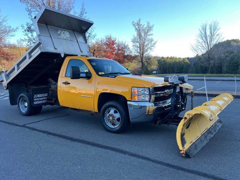 Used 2010 Chevrolet Silverado 3500 W/T w/ Snow Plow Prep Package image 2