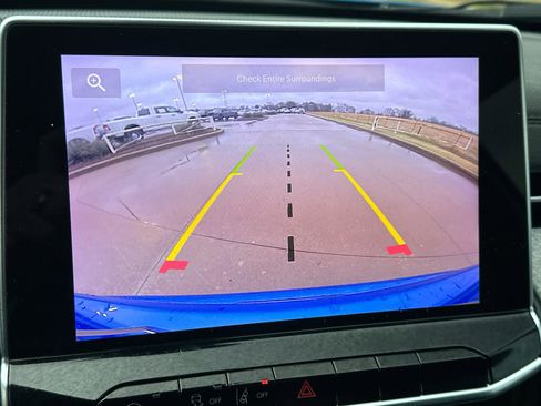 Used 2023 Jeep Compass Sport image 17