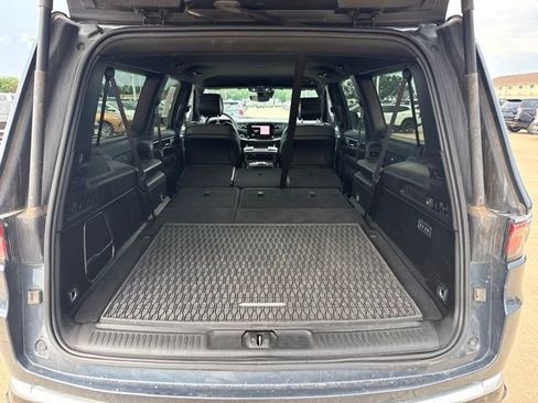 Used 2024 Jeep Wagoneer L Series II w/ Flexible Seating Group AWD/4WD image 31