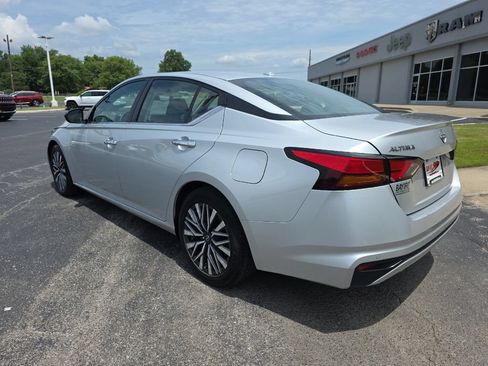 Used 2024 Nissan Altima 2.5 SV FWD image 8