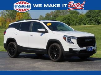 Used 2022 GMC Terrain SLE w/ Driver Convenience Package image 1