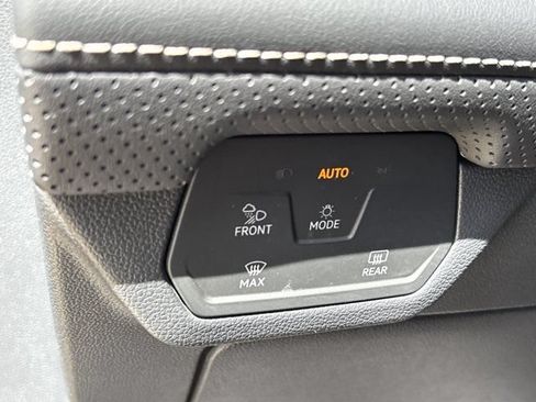 Used 2024 Volkswagen Atlas SE AWD/4WD image 25