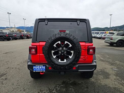 Used 2024 Jeep Wrangler Rubicon w/ Technology Group image 8