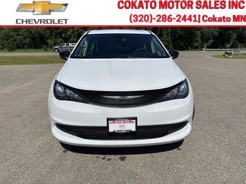 Used 2024 Chrysler Voyager LX FWD image 2