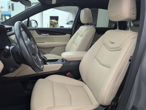 Used 2018 Cadillac XT5 Luxury w/ Driver Awareness Package image 14