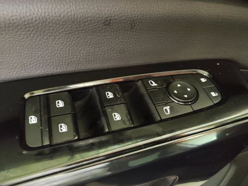 Used 2022 Nissan Pathfinder SV FWD image 27