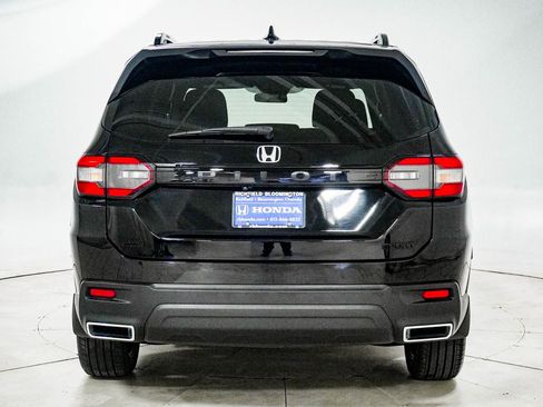 Certified 2025 Honda Pilot Sport image 7