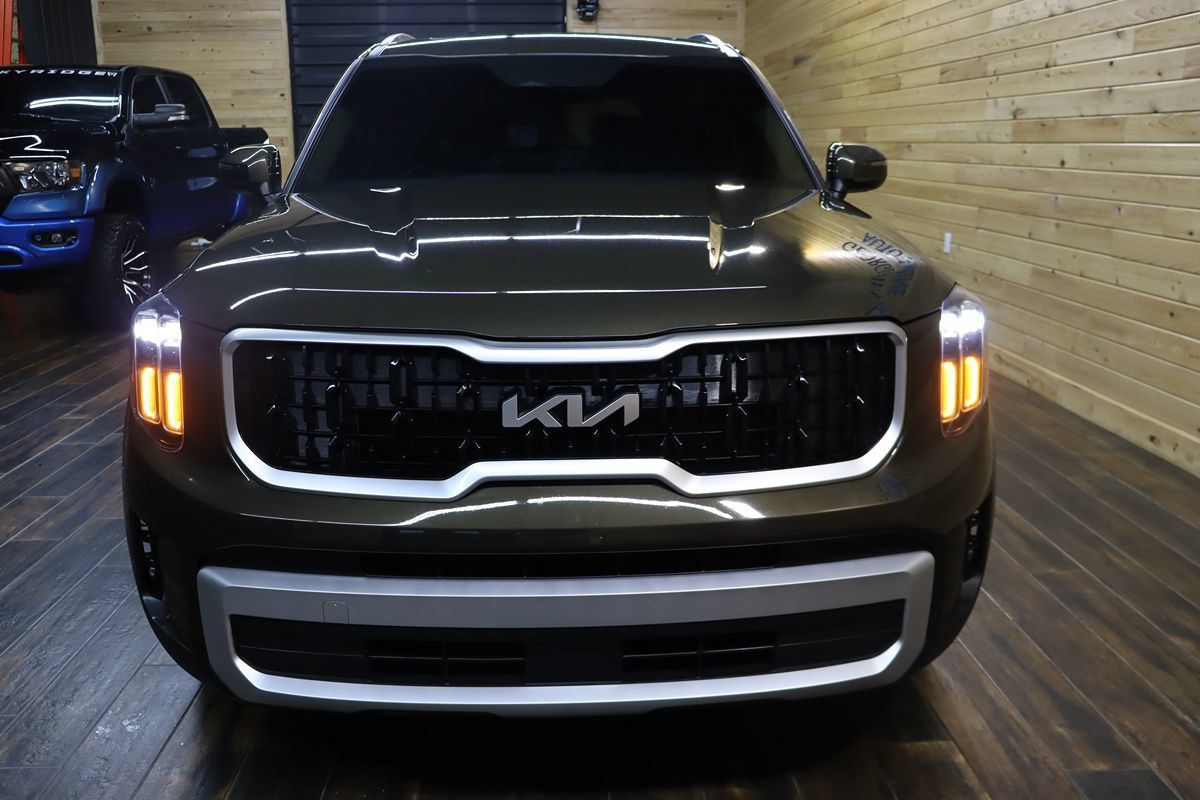 Used 2024 Kia Telluride EX w/ EX Captain's Chair Package FWD image 7