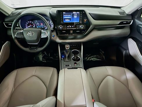 Used 2021 Toyota Highlander XLE image 27