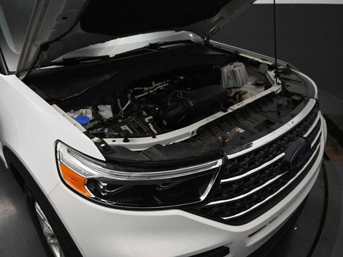 Used 2023 Ford Explorer XLT AWD/4WD image 38