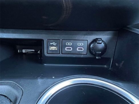 Certified 2023 Toyota Highlander XLE image 34