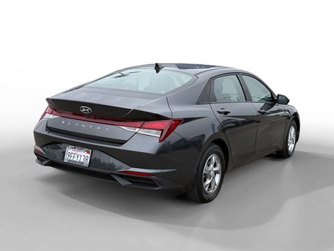 Certified 2023 Hyundai Elantra SE image 5