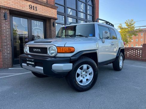 Used 2007 Toyota FJ Cruiser 4WD image 2