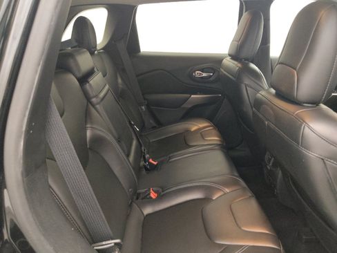 Used 2019 Jeep Cherokee Latitude Plus w/ Comfort/Convenience Group image 19