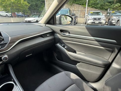 Used 2023 Nissan Altima 2.5 SV AWD/4WD image 15
