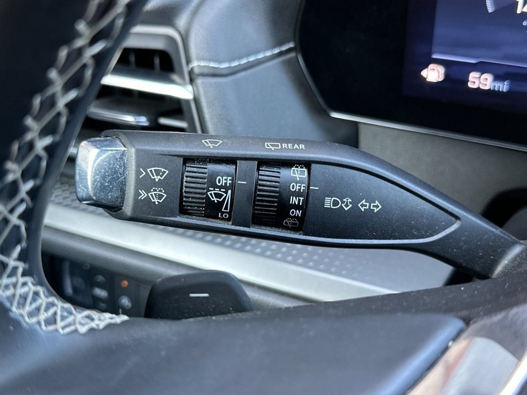 Used 2025 Chevrolet Traverse LT FWD image 30