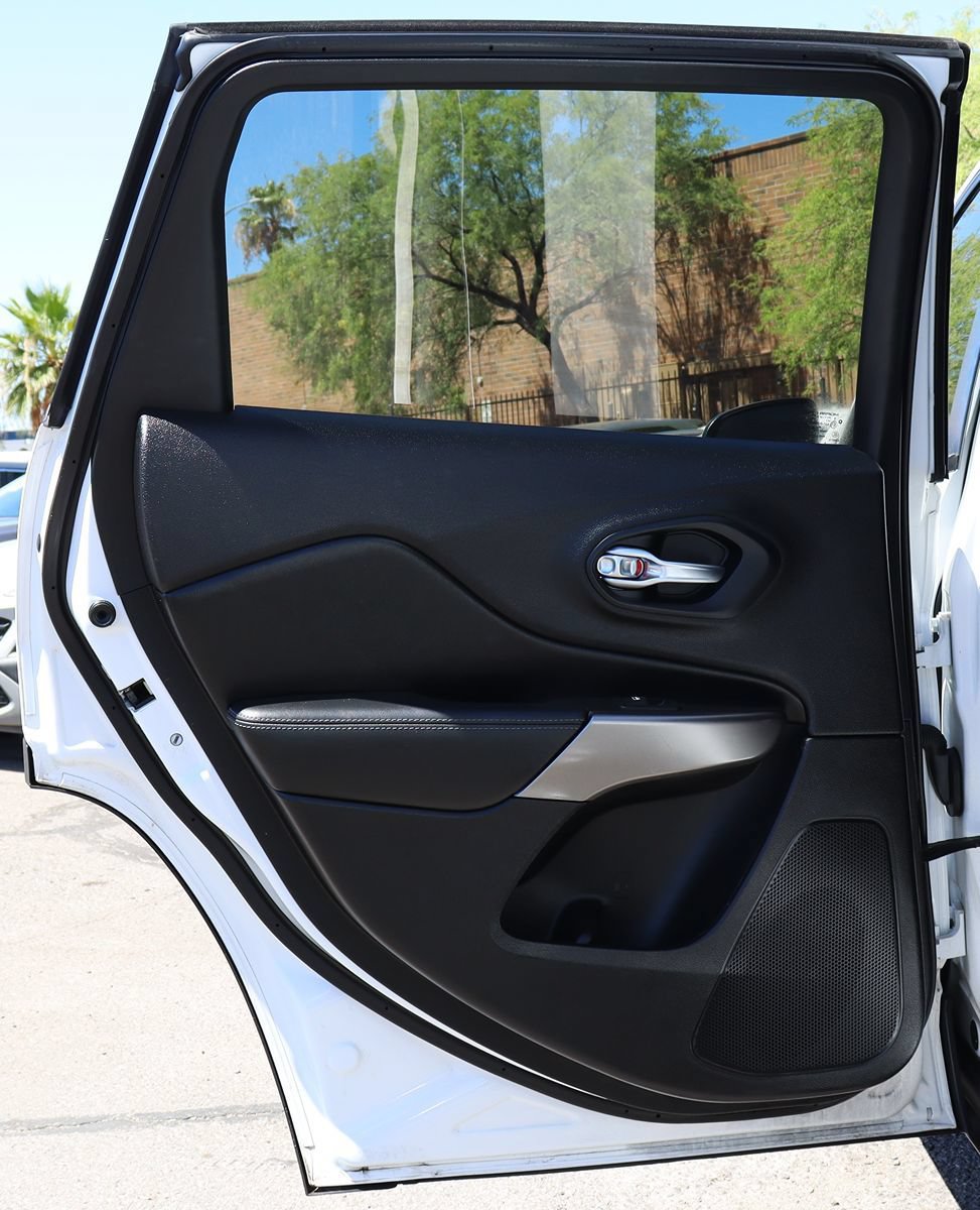 Used 2020 Jeep Cherokee Latitude FWD image 29