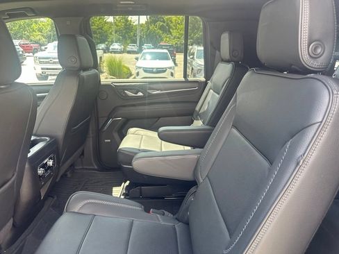Used 2022 GMC Yukon XL Denali AWD/4WD image 11
