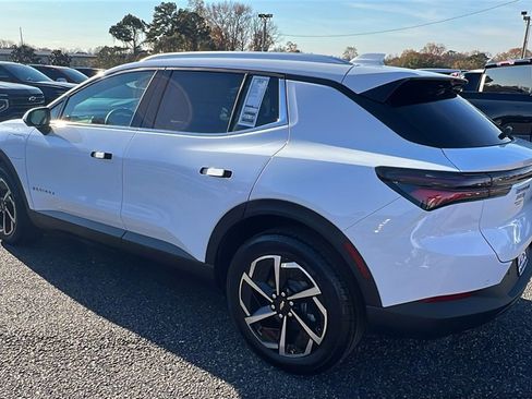 New 2026 Chevrolet Equinox EV LT image 7