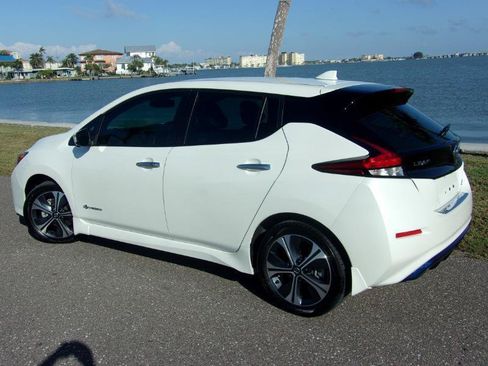 Used 2019 Nissan Leaf SL w/ SL Technology Package FWD image 12