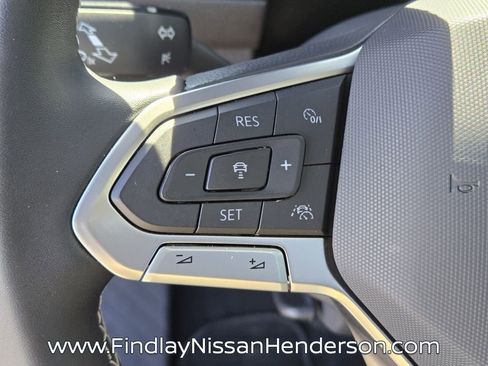 Used 2023 Volkswagen Tiguan SE w/ Panoramic Sunroof Package FWD image 24