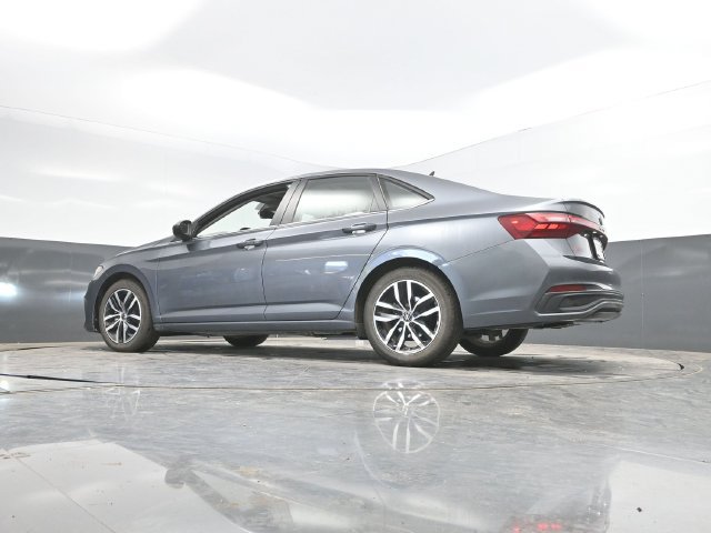 Used 2025 Volkswagen Jetta SE FWD image 46