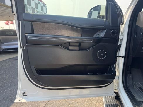Used 2021 Ford Expedition Limited AWD/4WD image 13