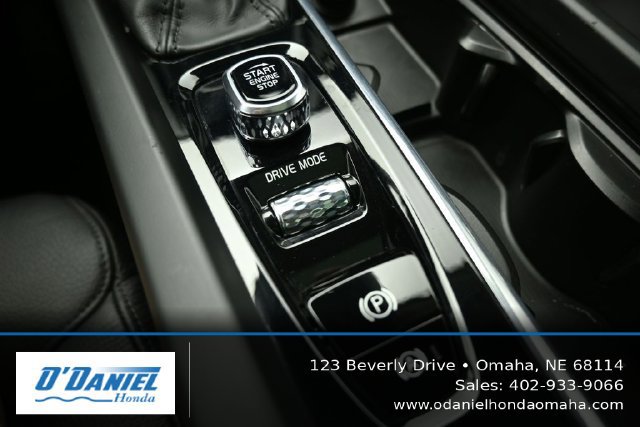 Used 2021 Volvo XC60 T5 Momentum AWD/4WD image 33