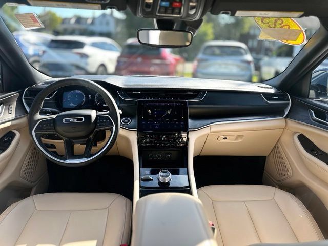 Used 2023 Jeep Grand Cherokee Limited AWD/4WD image 18