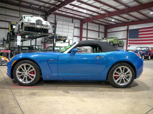 Used 2009 Saturn Sky Hydro Blue RWD image 18