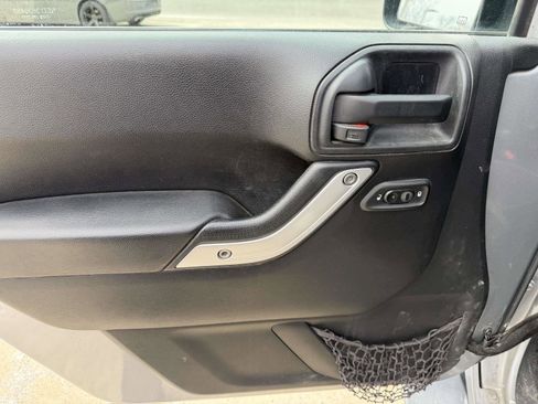 Used 2016 Jeep Wrangler Unlimited Rubicon w/ Dual Top Group image 13