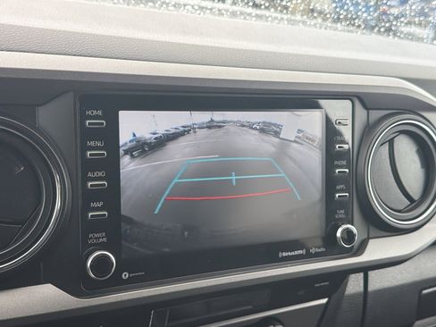 Used 2022 Toyota Tacoma TRD Off-Road w/ Technology Package image 12