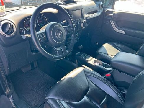 Used 2018 Jeep Wrangler Sahara w/ Connectivity Group AWD/4WD image 12