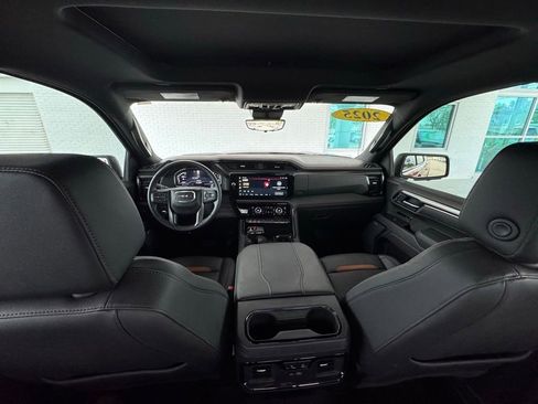 Used 2025 GMC Sierra 1500 AT4 w/ AT4 Premium Package AWD/4WD image 28