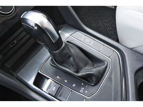 Used 2018 Volkswagen Tiguan S image 27