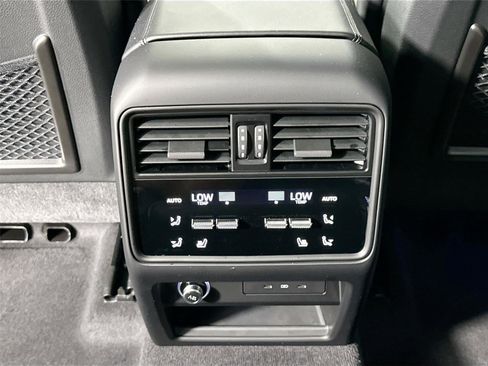 Certified 2025 Porsche Cayenne E-Hybrid AWD/4WD image 37