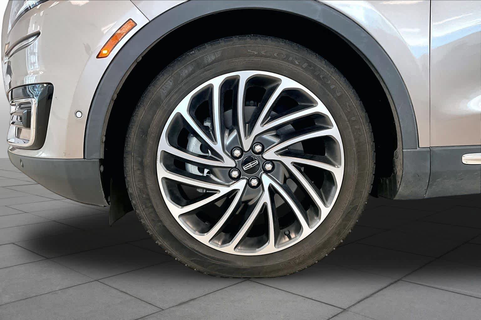 Used 2019 Lincoln Nautilus Reserve FWD image 10